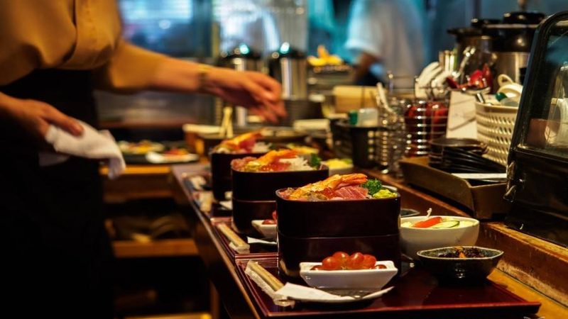 在报价表中，食材的品质与安全是首要关注的重点。可以通过以下几个方面来判断：