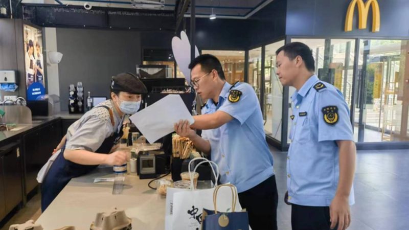 儿童膨化食品的安全标准高于普通膨化食品，主要关注以下几个方面：